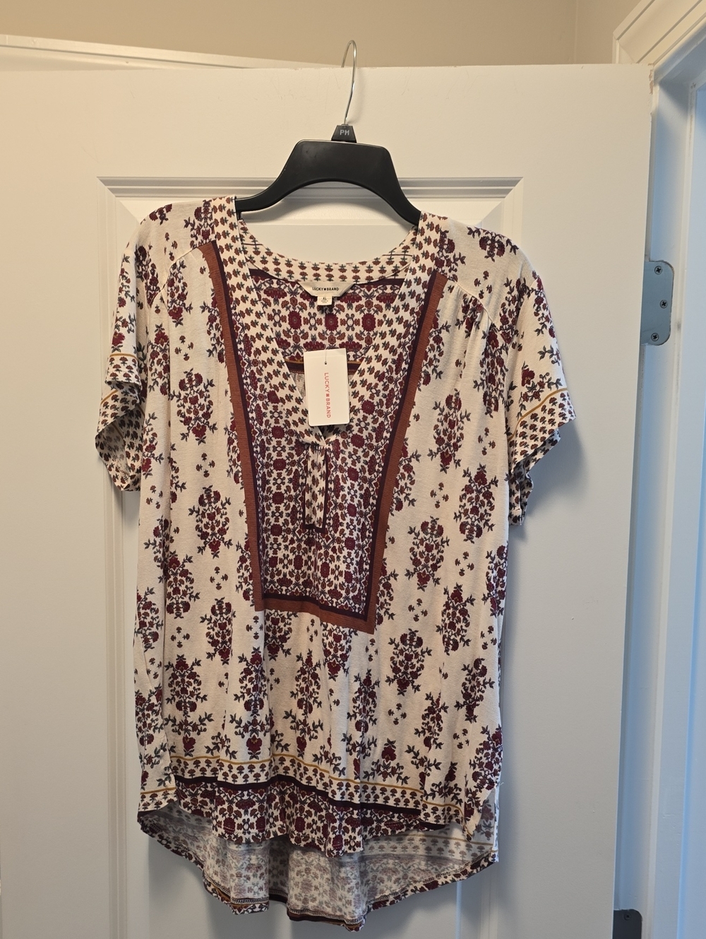 Lucky BRAND Ivory and Burgundy Floral Short-Sleeve Women's Top